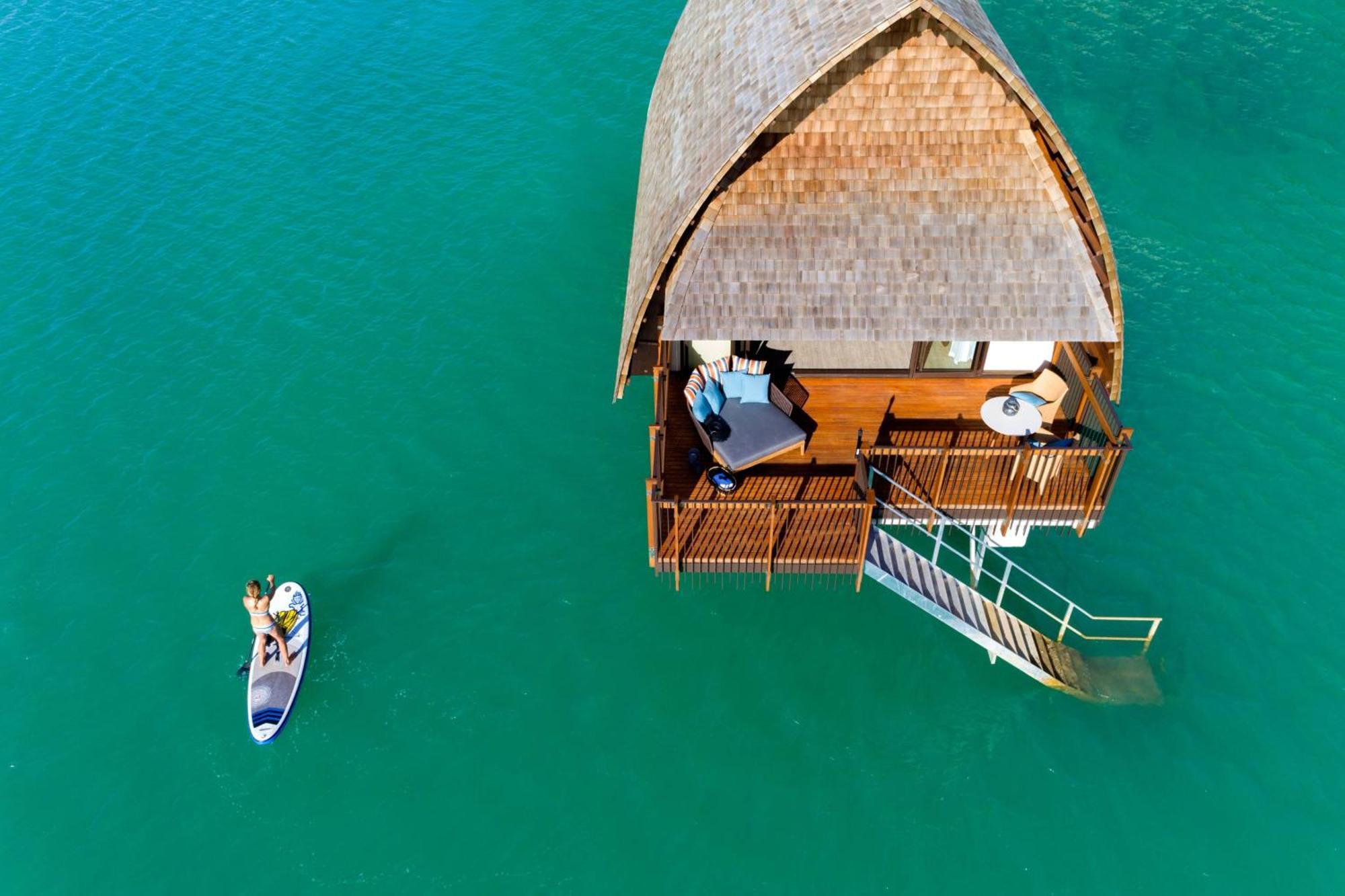 Fiji Marriott Resort Momi Bay Zewnętrze zdjęcie Aerial view of a floating bungalow