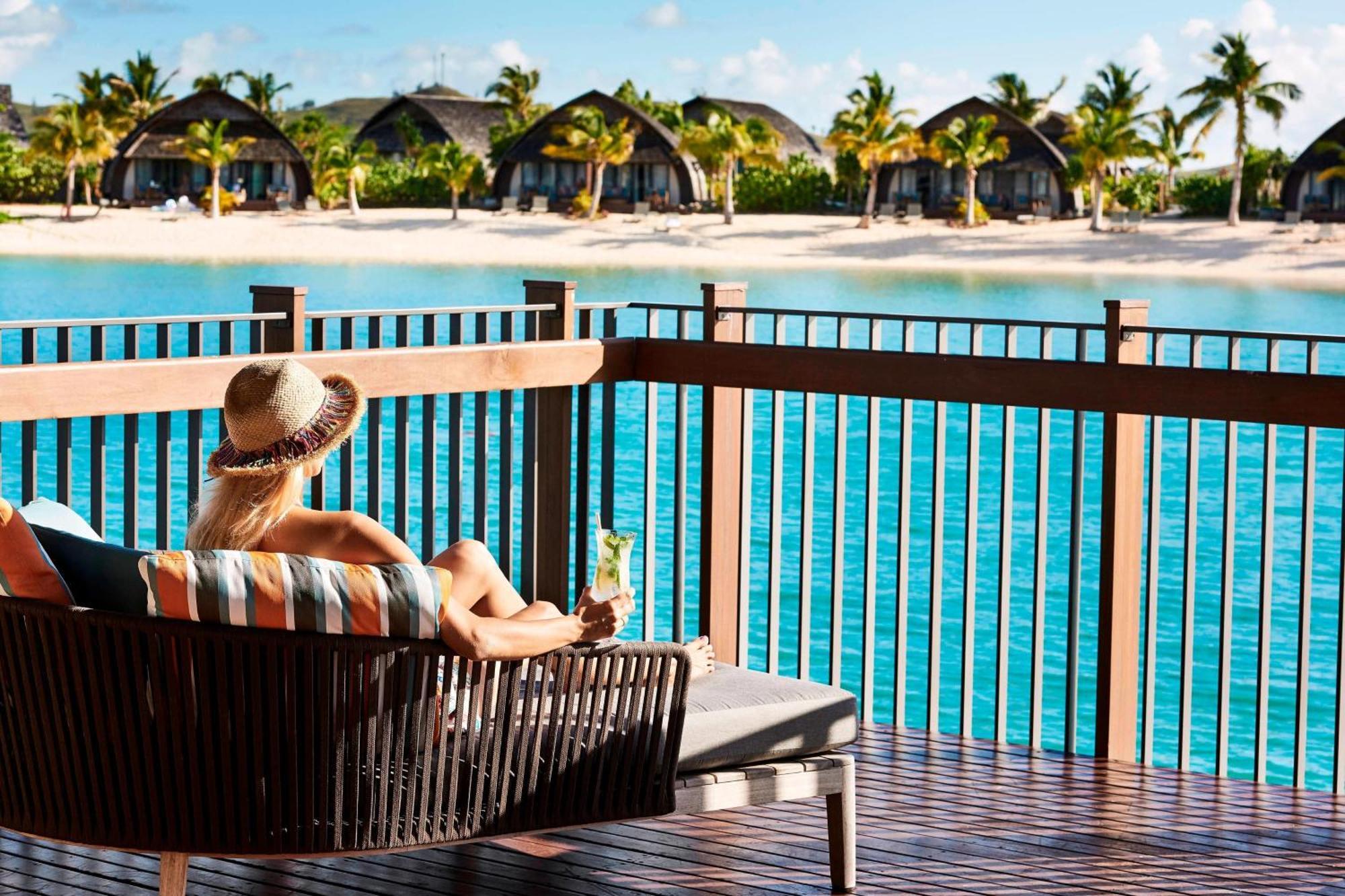 Fiji Marriott Resort Momi Bay Zewnętrze zdjęcie A view of the beach from the resort