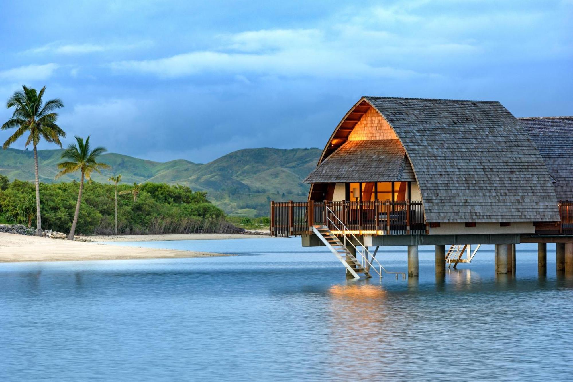 Fiji Marriott Resort Momi Bay Zewnętrze zdjęcie Overwater bungalow at the resort