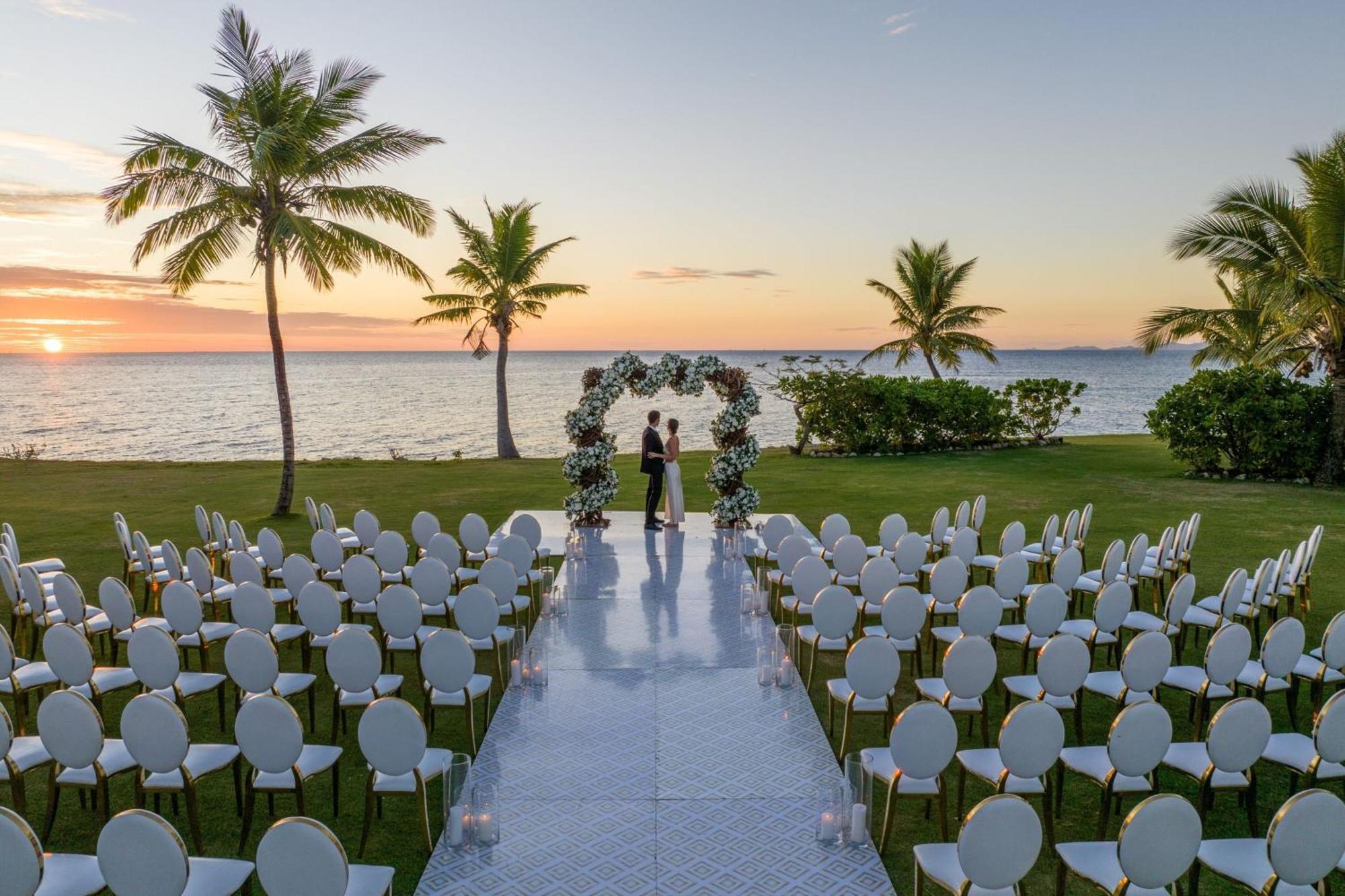 Fiji Marriott Resort Momi Bay Zewnętrze zdjęcie Wedding at the Four Seasons Resort