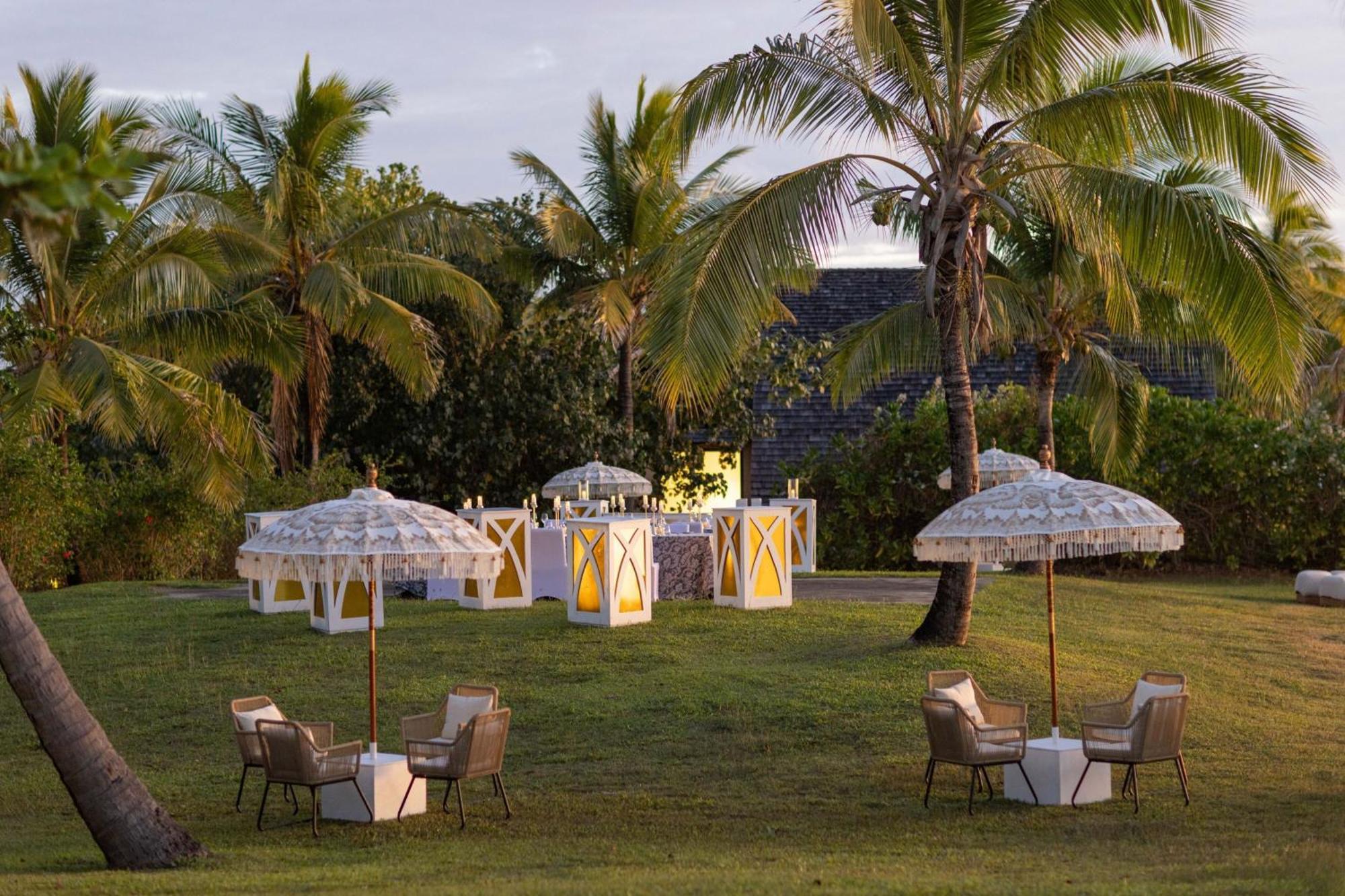 Fiji Marriott Resort Momi Bay Zewnętrze zdjęcie The lawn at the Four Seasons Resort