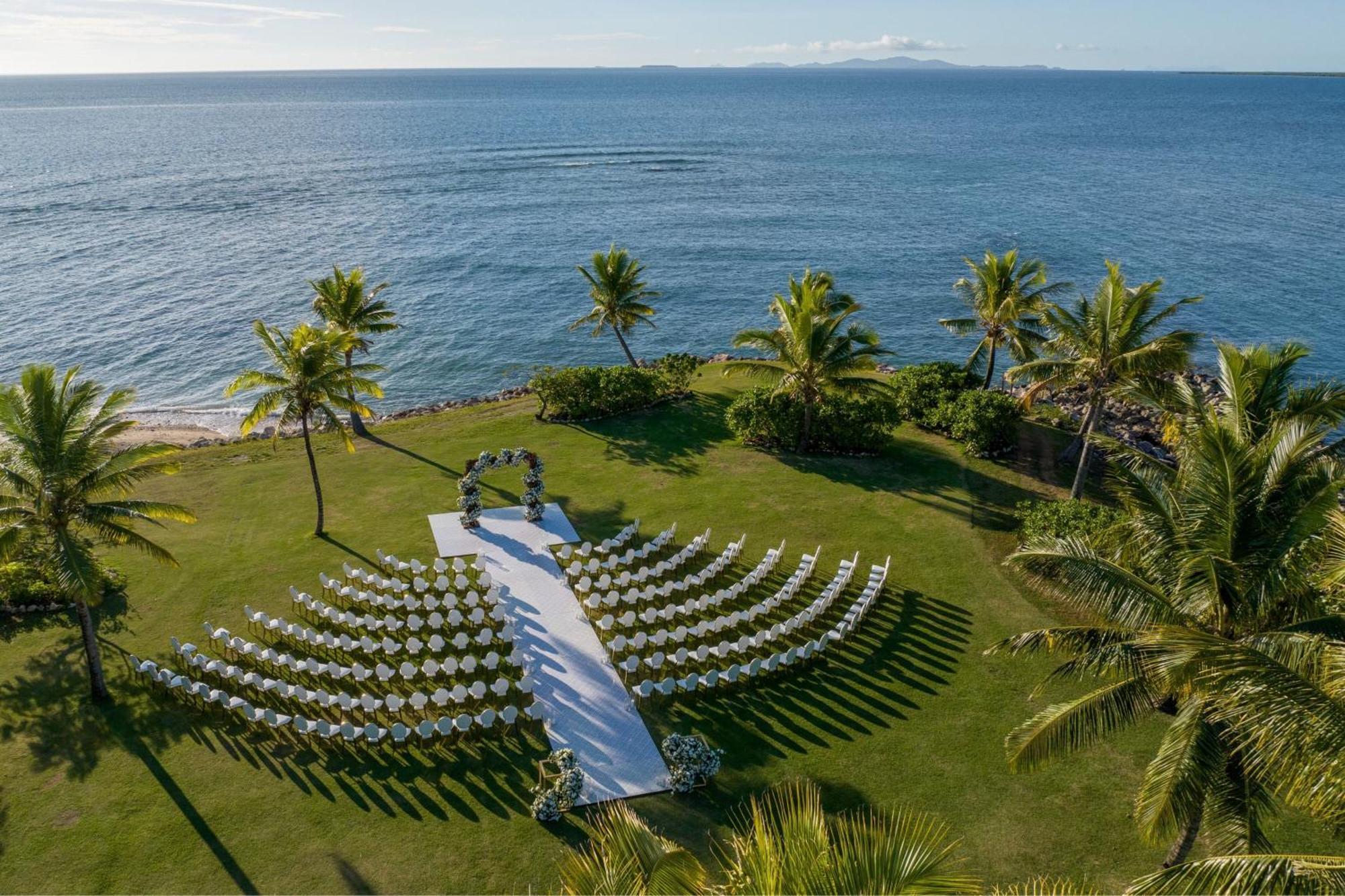 Fiji Marriott Resort Momi Bay Zewnętrze zdjęcie The Beachfront Lawn at Four Seasons Resort Maui